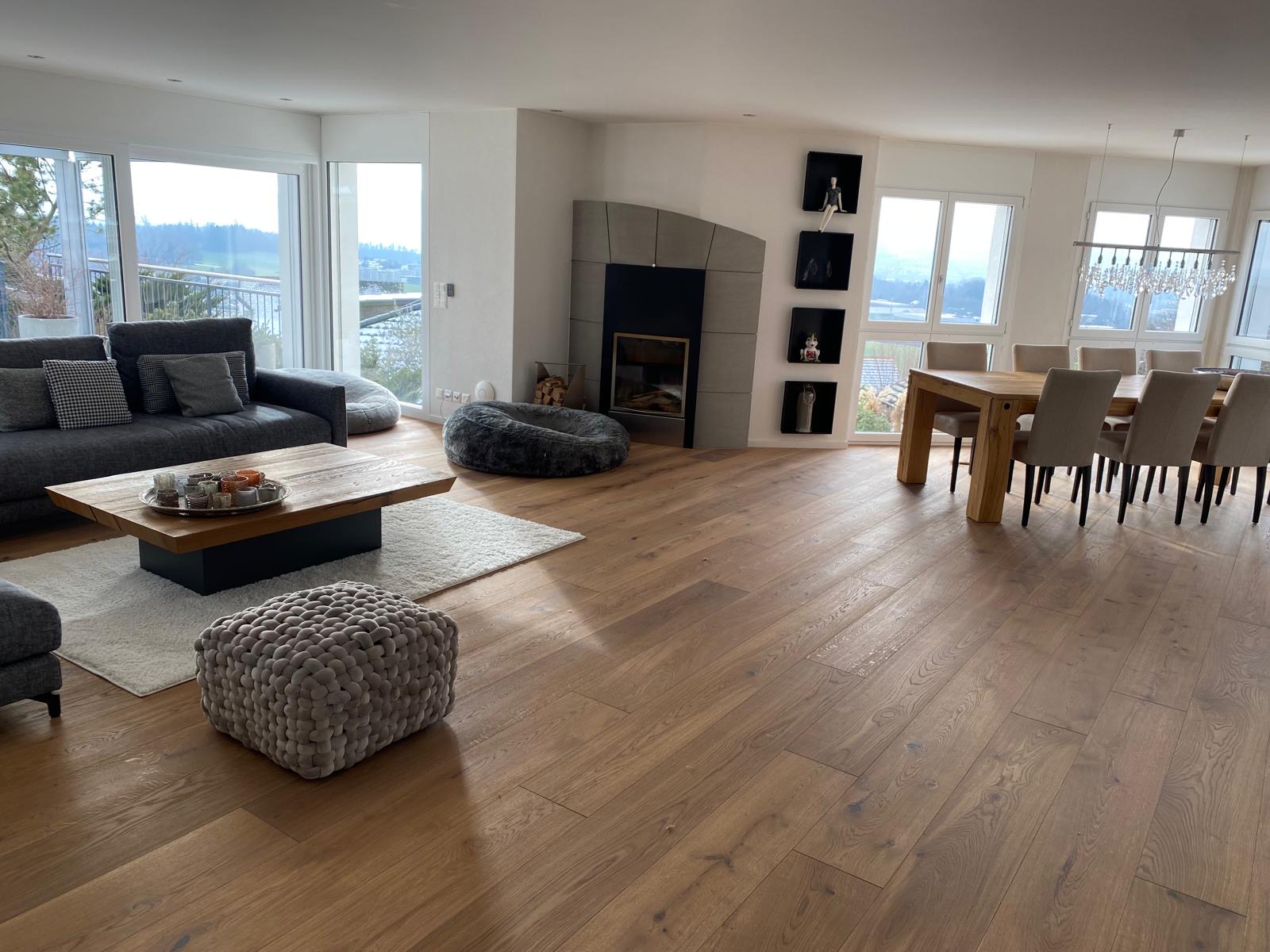 Salon parquet avec cheminée